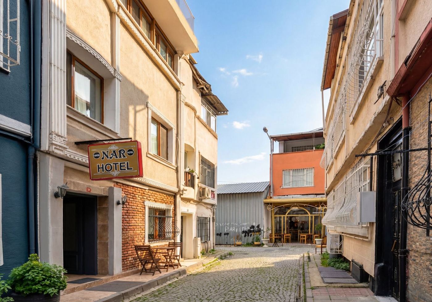 Nar Hotel dış cephe, tarihi sokak